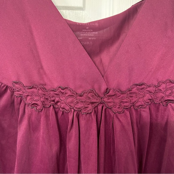 Vintage Vanity Fair Romantic Slip Dress Size 3XL, floral embellishments - Picture 11 of 16
